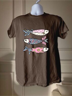Coquette Colorful Fish Graphic Brown Gildan Tee Women Y2K